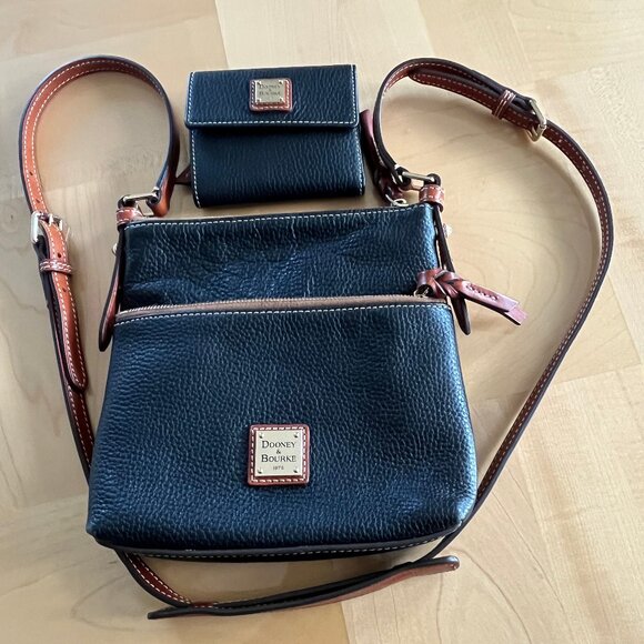 Dooney & Bourke Love Letter Carrier Crossbody Purse Pebble Grain Leather Black - Picture 2 of 8